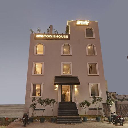 Super Townhouse Amaraa Hotel Near Phoenix Palassio Lucknow Exterior photo