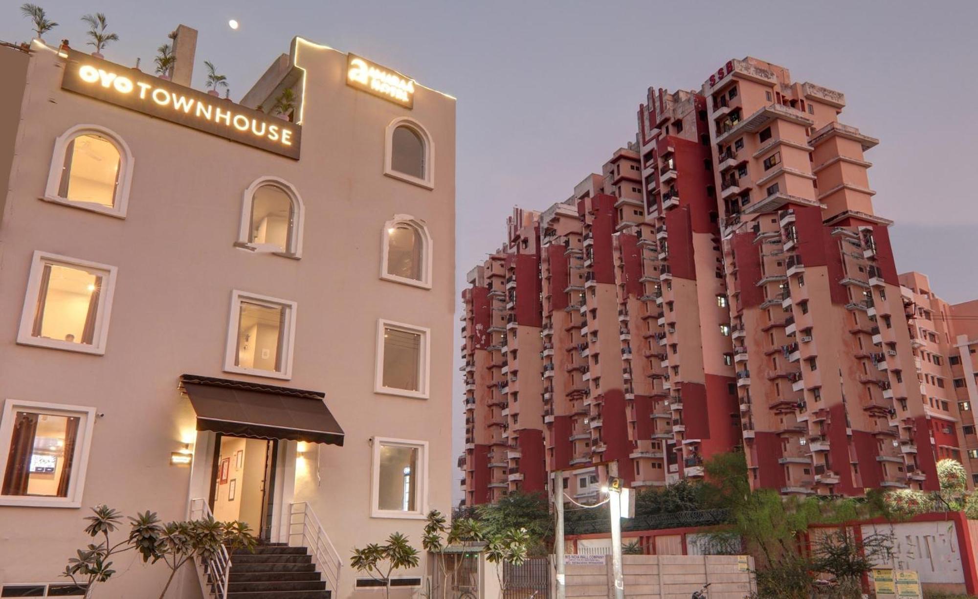 Super Townhouse Amaraa Hotel Near Phoenix Palassio Lucknow Exterior photo